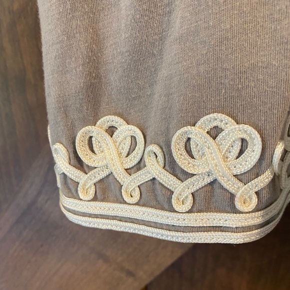 Gray tunic with beautiful details - Picture 4 of 6